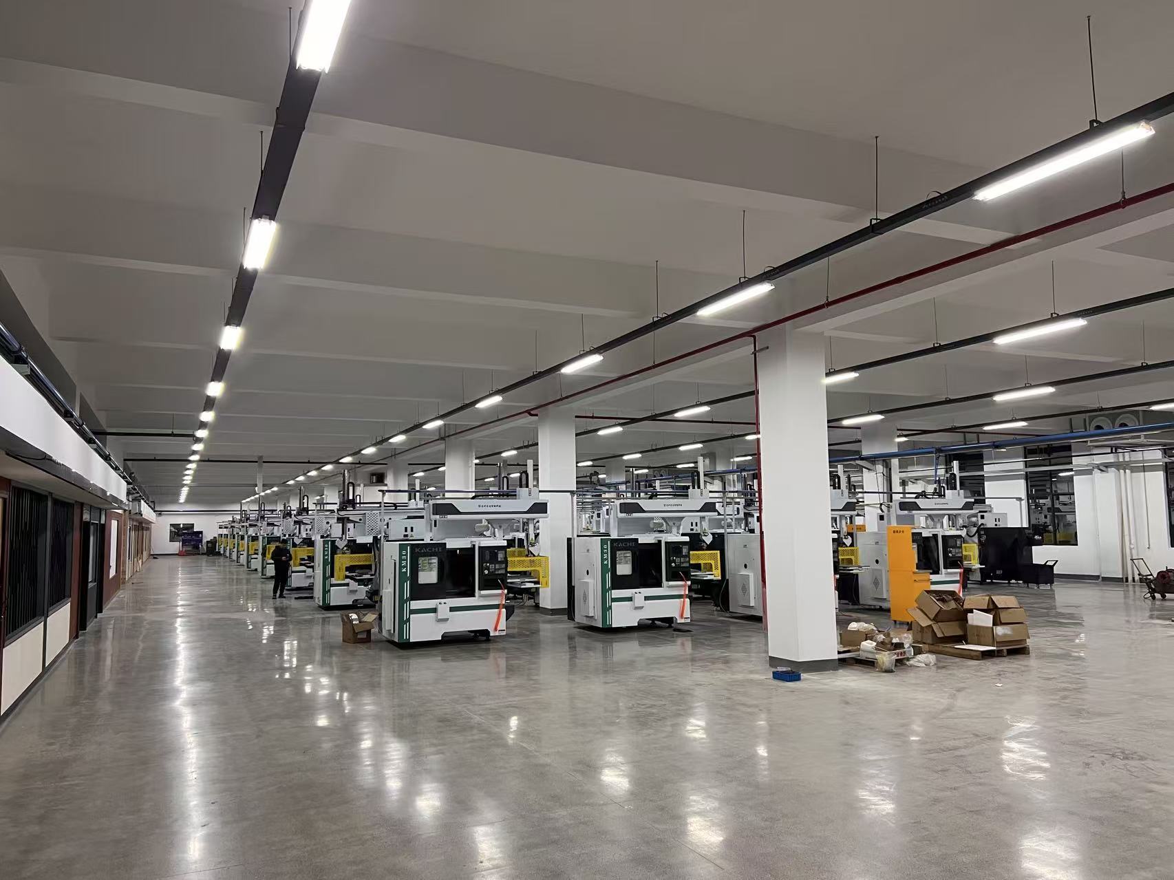 工业传感器系统，多个不同类型的传感器安装在机械臂上，金属质感，工业自动化环境